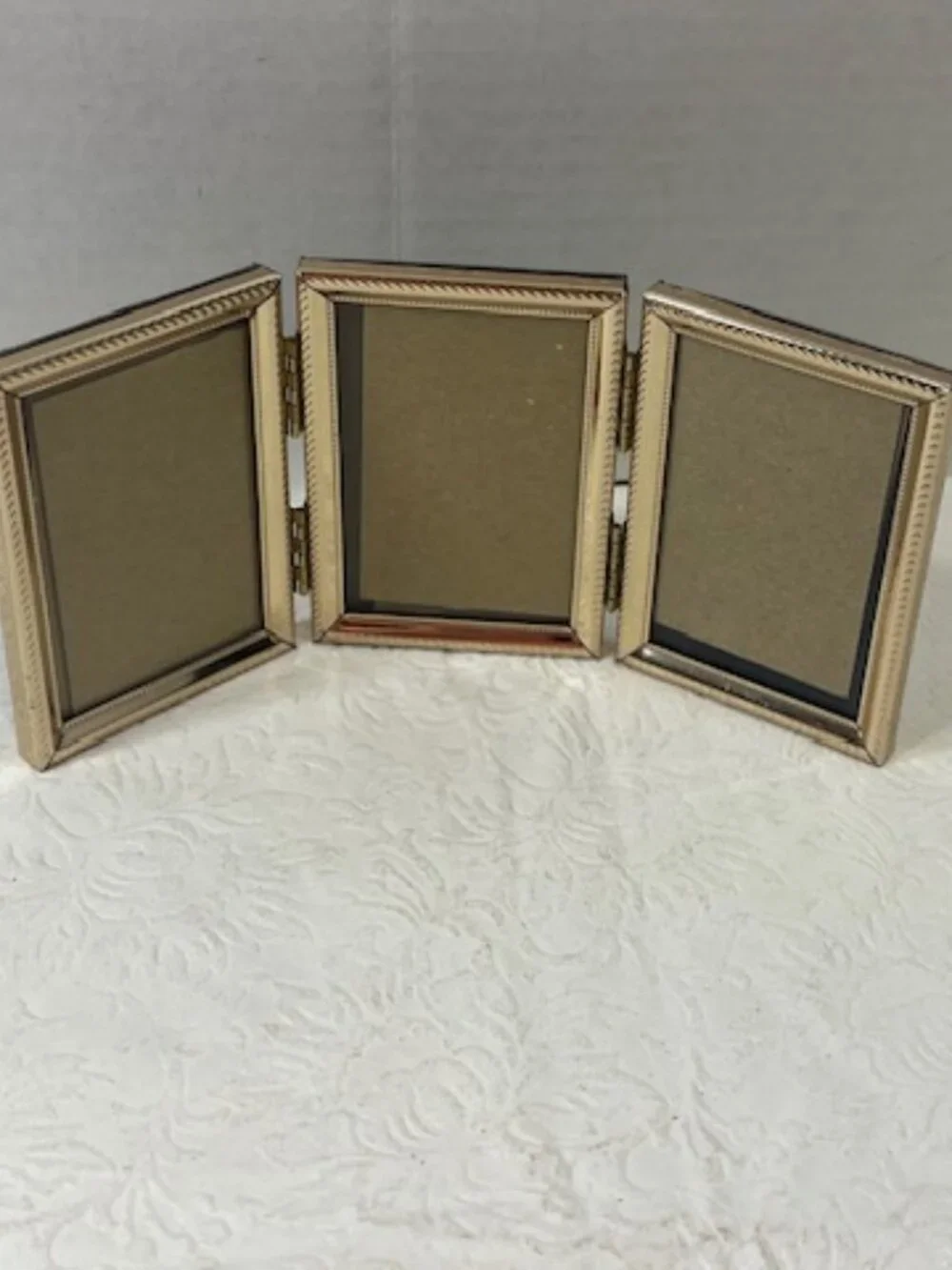 VTG Trifold Gold Tone Metal Hinged Mini Photo Frame Embossed Rope-Style Borders